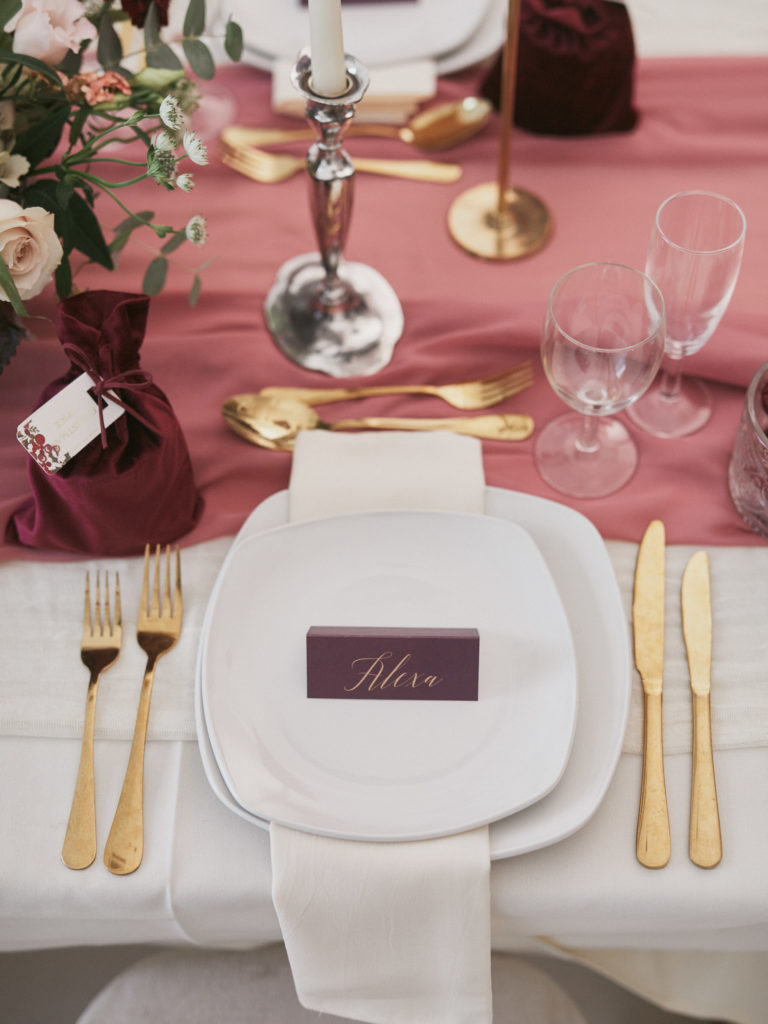 wine pink and gold wedding decor